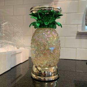 Bath & Body Works NIB pineapple candle holder.  Lights up.